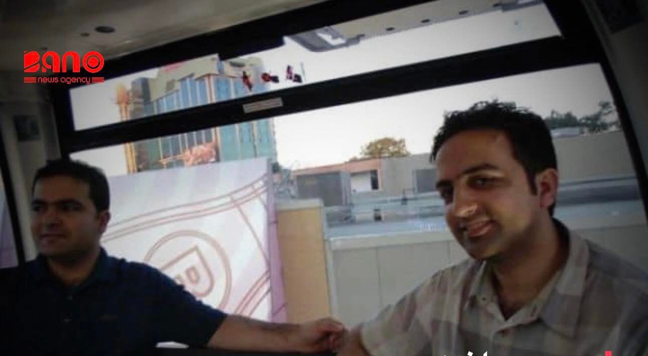 خبرگزاری بانو: مذاکرات محرمانه امریکا و طالبان بر سر آزادی زندانیان امریکایی، پس از ماه‌ها گفتگو، بی‌نتیجه پایان یافته است. گفته شده که این مذاکرات به دلیل اختلاف بر سر آزادی محمود حبیبی و یک زندانی عضو القاعده از زندان گوانتانامو به بن‌بست رسیده است. نیویارک تایمز با استناد به اطلاعاتی که سه فرد آگاه از روند مذاکرات در اختیار این روزنامه قرار داده‌اند، گزارش داده که مقام‌های امریکایی و طالبان طی ماه‌های گذشته به‌طور محرمانه درباره آزادی زندانیان امریکایی در افغانستان گفتگو کرده‌اند. نیویارک تایمز همچنین به نقل از ذبیح‌الله مجاهد، سخنگوی طالبان، نوشته که این گروه خواستار آزادی یک جنگ‌جو به نام محمد رحیم است که از سال ۲۰۰۸ در زندان گوانتانامو نگهداری می‌شود. محمد رحیم به همکاری با اسامه بن لادن در شبکه القاعده متهم است. در گزارش‌های قبلی آمده است که محمد رحیم، نامه‌رسان و مترجم اسامه بن‌لادن بوده و شهروند افغانستان است. این نخستین بار است که طالبان چنین خواستی را به‌صورت علنی مطرح می‌کنند. ایالات متحده طالبان را به «دیپلوماسی گروگان‌گیری» متهم و اعلام کرده تا زمانی که همه شهروندان امریکایی آزاد نشوند، هیچ تعامل علنی تازه‌ای با طالبان انجام نخواهد شد. امریکا بارها از طالبان خواسته که سرنوشت محمودشاه حبیبی، شهروند افغان-امریکایی و رئیس اداره هوانوردی ملکی پیشین افغانستان را مشخص کند. اما، طالبان بازداشت وی را رد کرده‌اند. ایالات متحده گفته است، برای دریافت معلوماتی که منجر به شناسایی محل و بازگشت سالم محمود شاه حبیبی شود، تا ۵ میلیون دالر جایزه پرداخت خواهد کرد. اداره تحقیقات فدرال ایالات متحده (اف‌بی‌آی) گفته که حبیبی در سال ۲۰۲۲ در افغانستان و چند روز پس از کشته شدن ایمن‌الظواهری، رهبر القاعده بازداشت شده، اما طالبان این ادعا را نمی‌پذیرند. ذبیح‌الله مجاهد به نیویارک تایمز گفته که تنها دنیس والتر کویل و پالینسیس جکسون در بازداشت این گروه است. وزارت خارجه امریکا اعلام کرده است طالبان باید همه شهروندان امریکایی بازداشت‌شده در افغانستان را فوراً آزاد کند. نیویارک تایمز به نقل از مقام‌های امریکایی نوشت که با وجود درخواست طالبان، محمد رحیم بخشی از هیچ توافق آینده برسر مبادله زندانیان نخواهد بود.