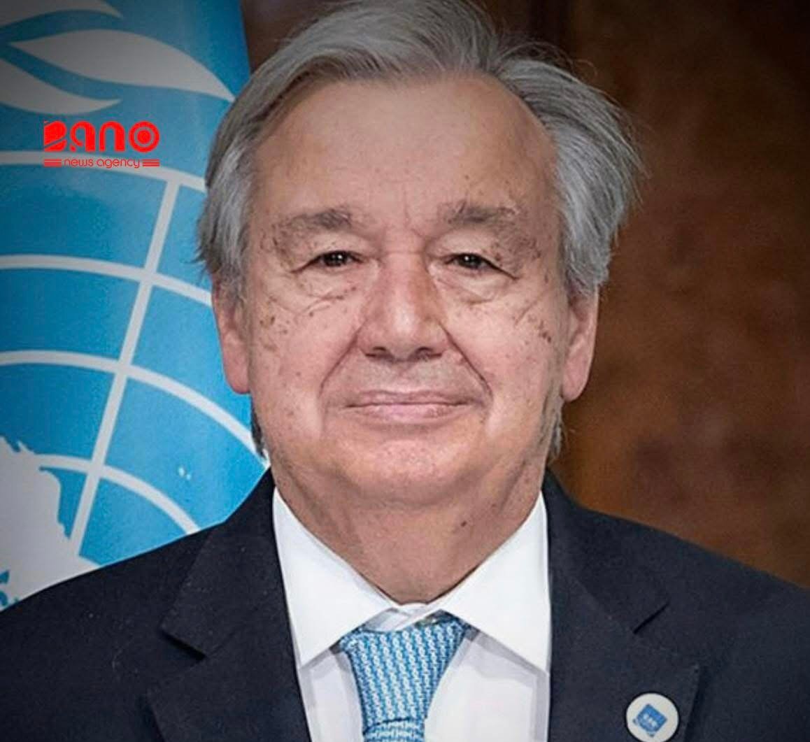 خبرگزاری بانو: آنتونیو گوترش، دبیرکل سازمان ملل متحد، با هشدار نسبت به گسترش استفاده غیرقانونی از زور، حمله بر زیربناهای ملکی، نقض گسترده حقوق بشر و جلوگیری از ارسال کمک‌های بشردوستانه، گفته است که در بسیاری از نقاط جهان «قانون جنگل» جایگزین حاکمیت قانون شده است. گوترش در نشست شورای امنیت سازمان ملل که به ابتکار سومالیا، رئیس دوره‌ای این شورا، برگزار شده بود، تأکید کرد که تعهد دولت‌ها به حقوق بین‌الملل به‌گونه نگران‌کننده‌ای رو به تضعیف است. او حاکمیت قانون را «سنگ‌بنای صلح و امنیت جهانی» و «قلب تپنده منشور سازمان ملل» توصیف کرد. دبیرکل سازمان ملل افزود که از غزه تا اوکراین و فراتر از آن، دولت‌ها با حقوق بین‌الملل همچون «منوی انتخابی» برخورد می‌کنند و تنها قواعدی را رعایت می‌کنند که با منافع‌شان هم‌خوان باشد. به گفته او، این رویکرد نه‌تنها مصونیت از مجازات را تشویق می‌کند، بلکه اعتماد میان کشورها را نیز به‌شدت تضعیف می‌سازد و سوابقی خطرناک برای آینده برجای می‌گذارد. گوترش از همه کشورها خواست به تعهدات خود در زمینه حل‌وفصل مسالمت‌آمیز منازعات، حفاظت از حقوق بشر و احترام به اصل برابری حاکمیتی دولت‌ها پایبند بمانند. او همچنین بر ضرورت استفاده از ابزارهای مسالمت‌آمیز، از جمله گفت‌وگو، مذاکره و میانجی‌گری برای حل اختلافات تأکید کرد. دبیرکل سازمان ملل در پایان گفت که پاسخ‌گو ساختن ناقضان حقوق بشر نیازمند روندهای قضایی عادلانه و مستقل است و بدون پاسخ‌گویی، دستیابی به صلحی پایدار و عادلانه ممکن نخواهد بود.