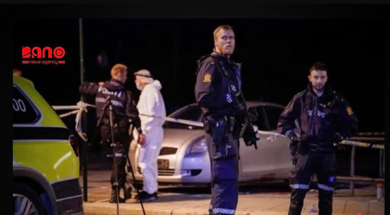 خبرگزاری بانو: پولیس ناروی روز دوشنبه تأیید کرد که یک شهروند افغانستان در یک رویداد خشونت‌آمیز در شهر برگین کشته شده و همسر او نیز در این حادثه زخمی گردیده است؛ رویدادی که بار دیگر نگرانی‌ها درباره امنیت پناهجویان افغانستان در کشورهای اروپایی را برجسته می‌سازد. به‌گفته پولیس، شام یکشنبه ۱۹ دلو، این مرد جوان در بیرون از محل سکونتش در منطقه «آرنا» هدف حمله فزیکی شدید قرار گرفت و با وجود انتقال فوری به شفاخانه، به‌دلیل شدت جراحات جان باخت. اقارب مقتول به رسانه هاگفته‌اند که این خانواده پس از سقوط دولت پیشین افغانستان، به ناروی پناه آورده بودند؛ کشوری که همواره خود را مدافع حقوق بشر و پناهجویان معرفی می‌کند. گزارش‌ها نشان می‌دهد که عامل یا عاملان این حمله پیش از رسیدن نیروهای امنیتی متواری شده‌اند. پولیس ناروی با راه‌اندازی عملیات گسترده، استفاده از سگ‌های پولیس، پهپادها و ایجاد ایست‌های بازرسی در بخش‌های مختلف برگین، تلاش برای شناسایی ضارب را آغاز کرده؛ اما با گذشت زمان، تاکنون هیچ فردی در پیوند به این قتل بازداشت نشده است. پولیس این رویداد را «قتل عمدی» خوانده و اعلام کرده که جسد قربانی برای بررسی‌های بیشتر به طب عدلی منتقل می‌شود. با این حال، خانواده مقتول می‌گویند که تا این لحظه هیچ اطلاعات روشنی در مورد هویت ضارب، انگیزه قتل یا روند پیگیری قضیه از سوی پولیس در اختیارشان قرار نگرفته است. این حادثه در حالی رخ می‌دهد که هزاران پناهجوی افغانستان پس از فرار از جنگ، ناامنی و سرکوب، به اروپا پناه برده‌اند، اما اکنون با چالش‌های تازه‌ای از جمله خشونت، نژادپرستی و نبود شفافیت در رسیدگی به پرونده‌های امنیتی روبه‌رو هستند. قتل این شهروند افغانستان، پرسش‌های جدی درباره میزان تعهد عملی دولت‌های اروپایی به تأمین امنیت پناهجویان، فراتر از شعارهای حقوق بشری، ایجاد کرده است.