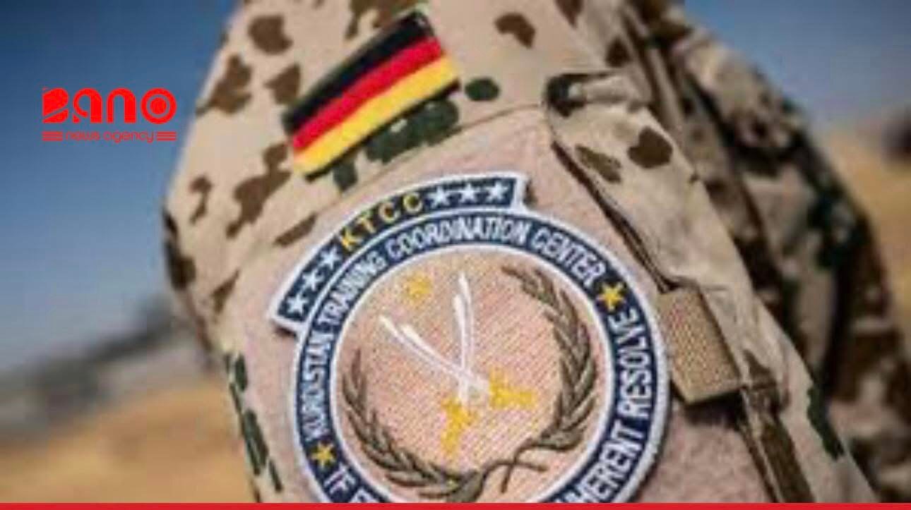 خبرگزاری بانو: هم‌زمان با افزایش تنش‌ها میان ایران و ایالات متحده، آلمان بخشی از نیروهای خود را به‌گونه موقت از شمال عراق خارج کرده است. اردوی آلمان اعلام کرده این اقدام با هماهنگی شرکای بین‌المللی انجام شده و در چارچوب تدابیر احتیاطی امنیتی صورت گرفته است. در همین حال، روزنامه نیویارک تایمز گزارش داده که صدها نظامی امریکایی نیز از برخی پایگاه‌های منطقه تخلیه شده‌اند. این گزارش در شرایطی منتشر می‌شود که گمانه‌زنی‌ها درباره بررسی گزینه‌های نظامی تازه از سوی واشنگتن افزایش یافته است. از سوی دیگر، مقام‌های ایرانی اعلام کرده‌اند که در برابر هرگونه اقدام احتمالی امریکا آمادگی دارند. هم‌زمان گزارش‌هایی درباره تقویت برخی تأسیسات هسته‌ای ایران منتشر شده که می‌تواند بر پیچیدگی وضعیت بیفزاید. تحولات اخیر نشان می‌دهد فضای امنیتی منطقه در وضعیت شکننده‌ای قرار دارد و هرگونه تصمیم شتاب‌زده می‌تواند پیامدهای گسترده‌تری در پی داشته باشد.