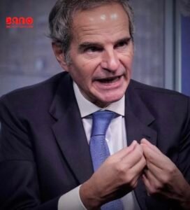 خبرگزاری بانو: رافائل گروسی، مدیرکل آژانس بین‌المللی انرژی اتمی، در گفت‌وگویی اختصاصی با شبکه «آر‌تی‌وی‌سی» هشدار داده است که بحران جاری میان ایالات متحده و ایران باید به یک توافق سیاسی ختم شود؛ در غیر آن، احتمال مطرح شدن گزینه توسل به زور وجود دارد. گروسی که پیش از سفر به ژنو برای دور جدید مذاکرات سخن می‌گفت، علت اصلی ابهامات کنونی را محدود شدن دسترسی بازرسان آژانس به تأسیسات هسته‌ای ایران عنوان کرد. به گفته او، از زمان «جنگ ۱۲ روزه» در ژوئن ۲۰۲۵، آژانس دیگر نتوانسته است همانند گذشته روند غنی‌سازی اورانیوم ایران را به‌طور منظم بازرسی و رصد کند. مدیرکل آژانس تصریح کرد: «این به معنای وجود سلاح هسته‌ای نیست، اما مواد لازم وجود دارد و ما امکان راستی‌آزمایی مجدد آن‌ها را نداشته‌ایم.» او هشدار داد که همین سطح از عدم قطعیت می‌تواند زمینه‌ساز تصمیم‌های حساس و تنش‌آفرین شود. گروسی همچنین با اشاره به نقش میانجی‌گری عمان، نسبت به خطر گسترش احتمالی درگیری‌ها به سراسر منطقه، از جمله پایگاه‌های امریکا در کشورهای همسایه و نیز اسرائیل، ابراز نگرانی کرد. با این حال، او تأکید کرد که دستیابی به توافق در ژنو برای جلوگیری از بی‌ثباتی و خشونت بیشتر «غیرممکن نیست» و عناصر لازم برای رسیدن به چنین توافقی همچنان روی میز قرار دارد.