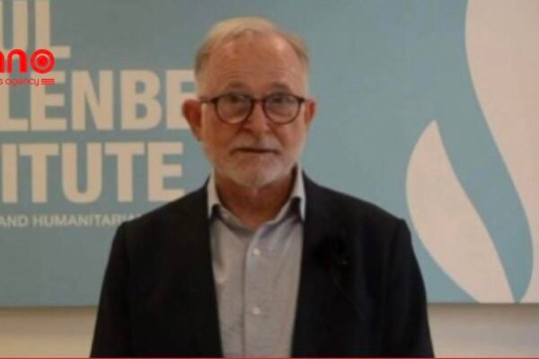 خبرگزاری بانو: قرار است تا چند ساعت دیگر نشست شورای حقوق بشر سازمان ملل متحد در ژنو با محوریت وضعیت افغانستان برگزار شود. ریچارد بنت، گزارشگر ویژه شورای حقوق بشر سازمان ملل برای افغانستان، اعلام کرده است که این جلسه روز پنج‌شنبه، ۷ حوت، ساعت ۱:۰۰ پس از چاشت به وقت کابل آغاز خواهد شد. قرار است بنت در این نشست، گزارش تازه خود را درباره حق دسترسی زنان و دختران افغانستان به خدمات صحی ارائه کند. در این گزارش آمده است که زنان در افغانستان بدون همراهی محرم، با محدودیت‌های جدی در دسترسی به خدمات درمانی روبه‌رو هستند. او همچنین در بخشی از گزارش خود ادعا کرده است که شماری از مقام‌های وزارت صحت عامه طالبان فاقد تخصص و تجربه کافی در حوزه طبابت‌اند. مقام‌های طالبان تاکنون به‌گونه رسمی در قبال جزئیات این گزارش واکنش نشان نداده‌اند. https://t.me/banomedia/8490